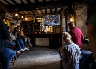 From large screens to pubs and airports, world watches historic funeral for Queen 7d335777e5a410bce3a76cecbb654e8c