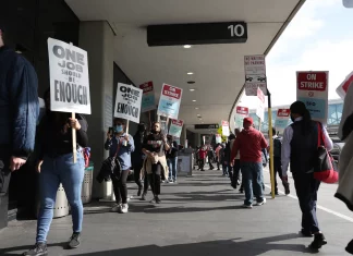 Airport staff are placing and protesting throughout the nation QJWRJKB52EI63DDOSODL27GYEY.jpgw1440
