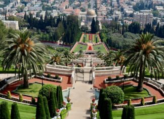 15 Key Suggestions For Visiting The Bahai Gardens In Haifa, Israel bahai gardens balcony view fb