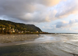 Oregon Coast Tourism Trade Gathers in Yachats in Oct for Summit yachats bay glow