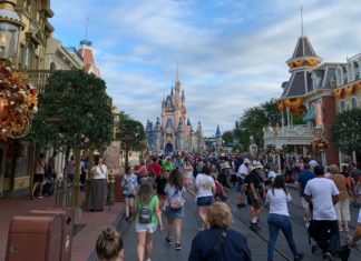 Disney World, airports reopen as Publix, Walmart closings proceed 1664552045119