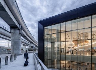 SFO Achieves Stage 4 Carbon Accreditation by Airports Council Worldwide 05 SFO TI Jason O Rear lo res.636d119ec74c6