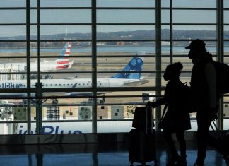 U.S. FAA cuts airways’ minimal flight necessities at NY, Washington airports