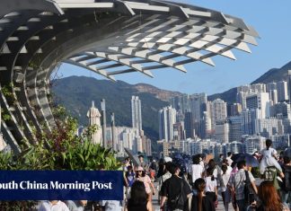700 mainland tour groups to arrive in Hong Kong over National Day break, such tourists typically account for only 5% of visitors from across the border: minister