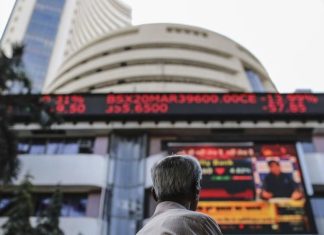 Indian Railway Catering & Tourism Corporation share price Today Live Updates : Indian Railway Catering & Tourism Corporation faces stock market decline