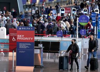 Thanksgiving travel tips: A look at the best and worst days to drive or fly around the holiday