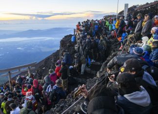 Mt. Fuji climbers to face 2,000 yen fees from summer as tourism rises