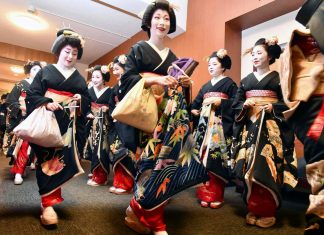 Kyoto to ban tourists from Geisha district over ‘out of control’ behaviour