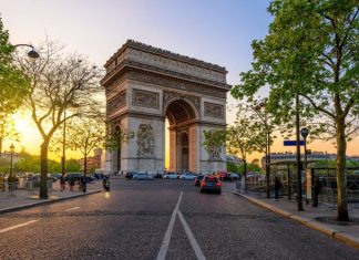 Local Travel Tips & French Phrases To Know While Travelling